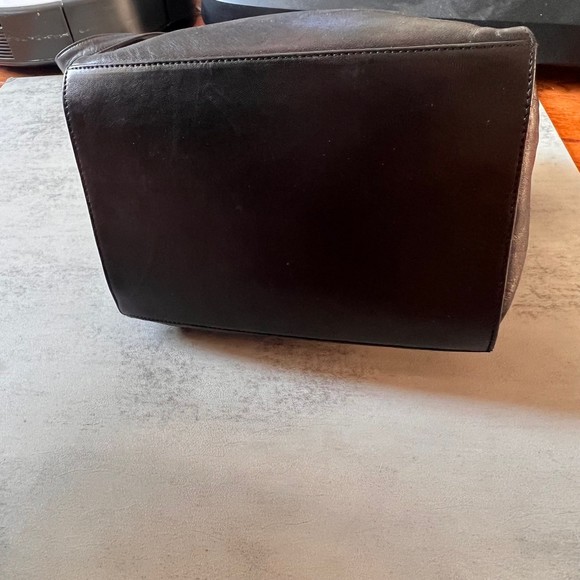 CHANEL Black Shoulder Bag - Picture 6 of 15